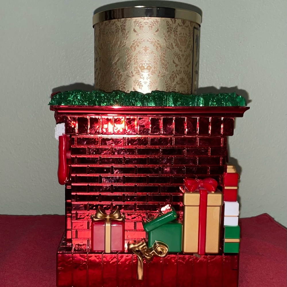 Bath & Body Works SANTA IN FIREPLACE WATER GLOBE CANDLE HOLDER - Picture 5 of 7